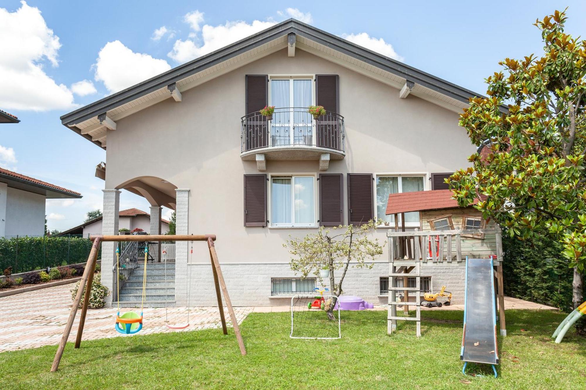 Apartment Misiadele Carnago Exterior photo
